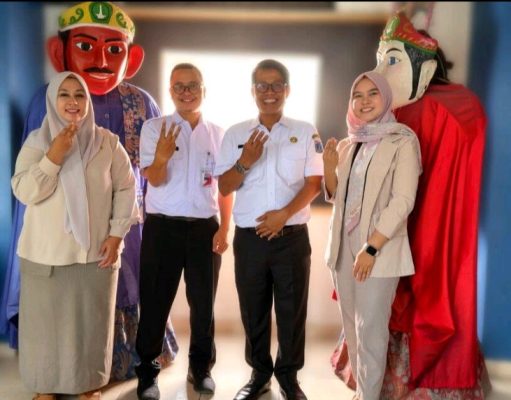 Tim PkM Fakultas Ilmu Komputer Universitas Mercu Buana Jakarta Gelar Pelatihan Literasi Digital dan Pemanfaatan AI di SMPN 206 Jakarta Barat